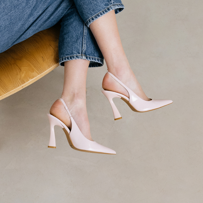 Escarpins slingback à bouts pointus  en vernis rose clair