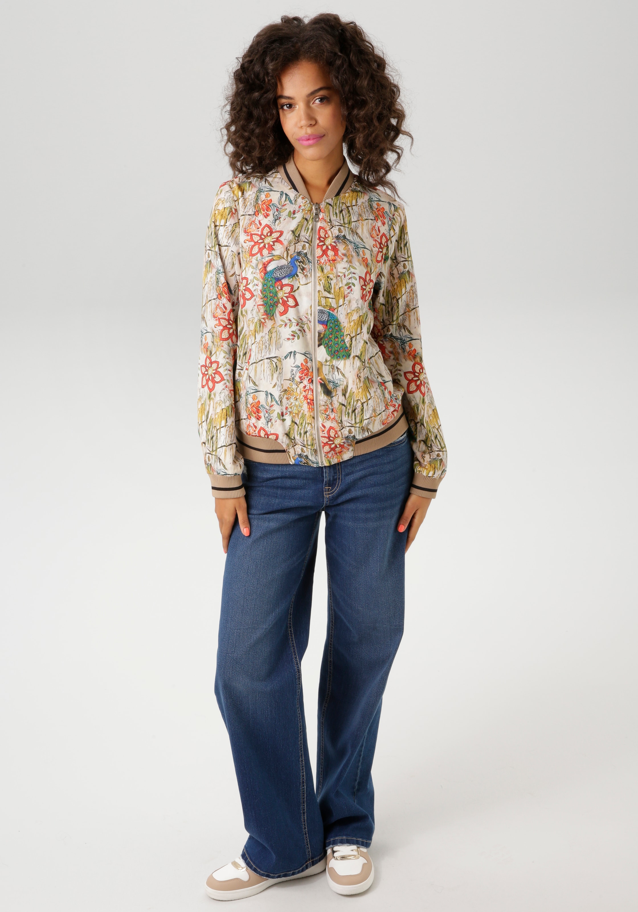 Aniston CASUAL Blouson mit farbenfrohen Pfauen und Blumen bedruckt