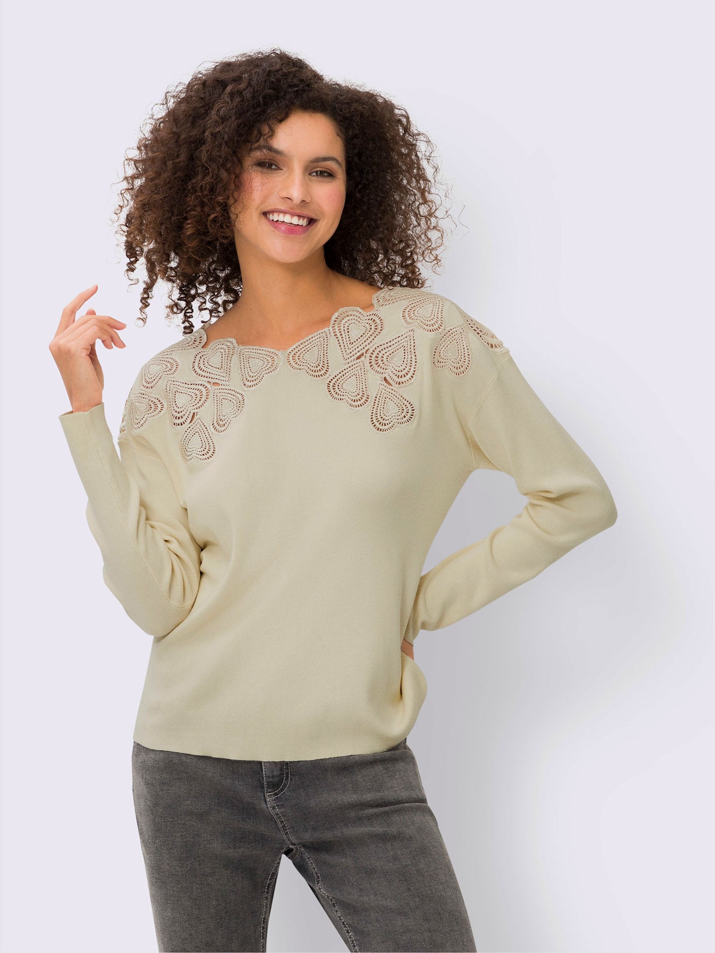 Pull dentelle en forme de cœur