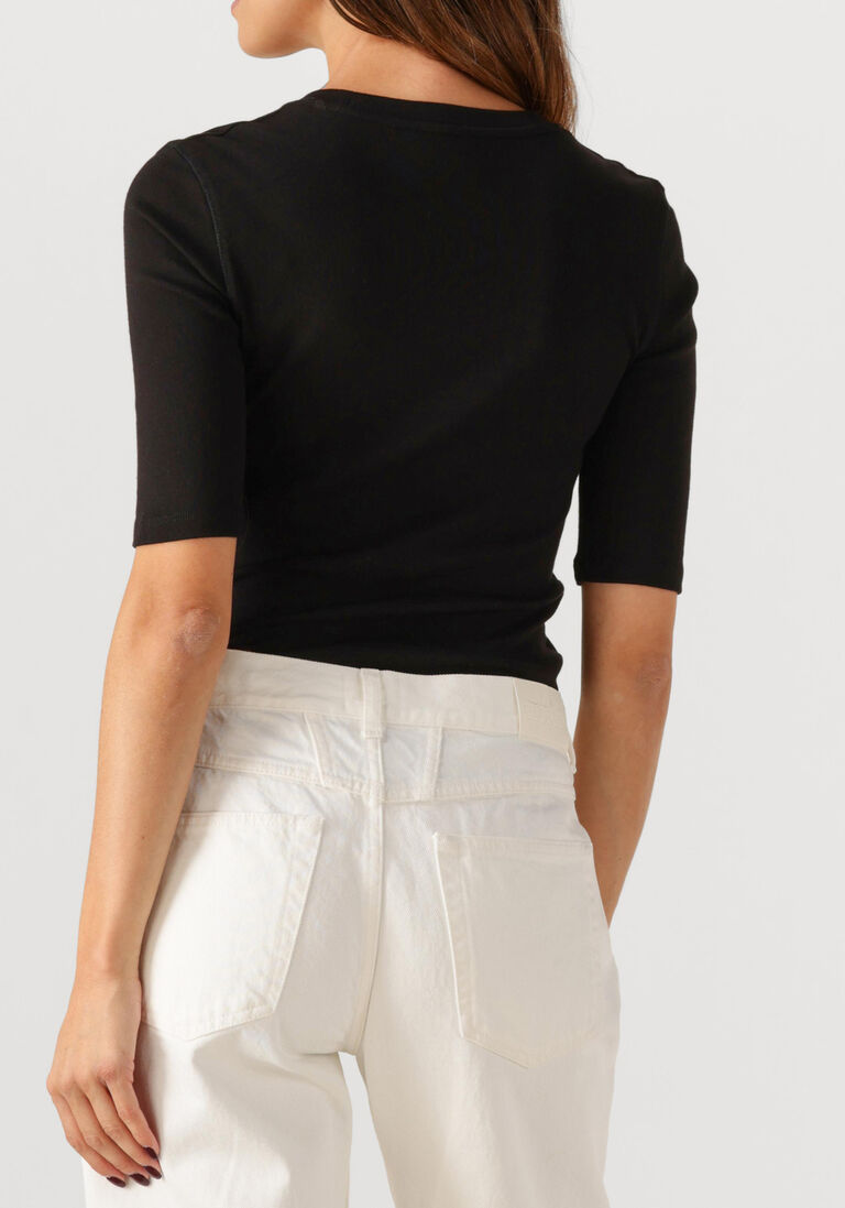 zwarte closed top crewneck shortsleeve