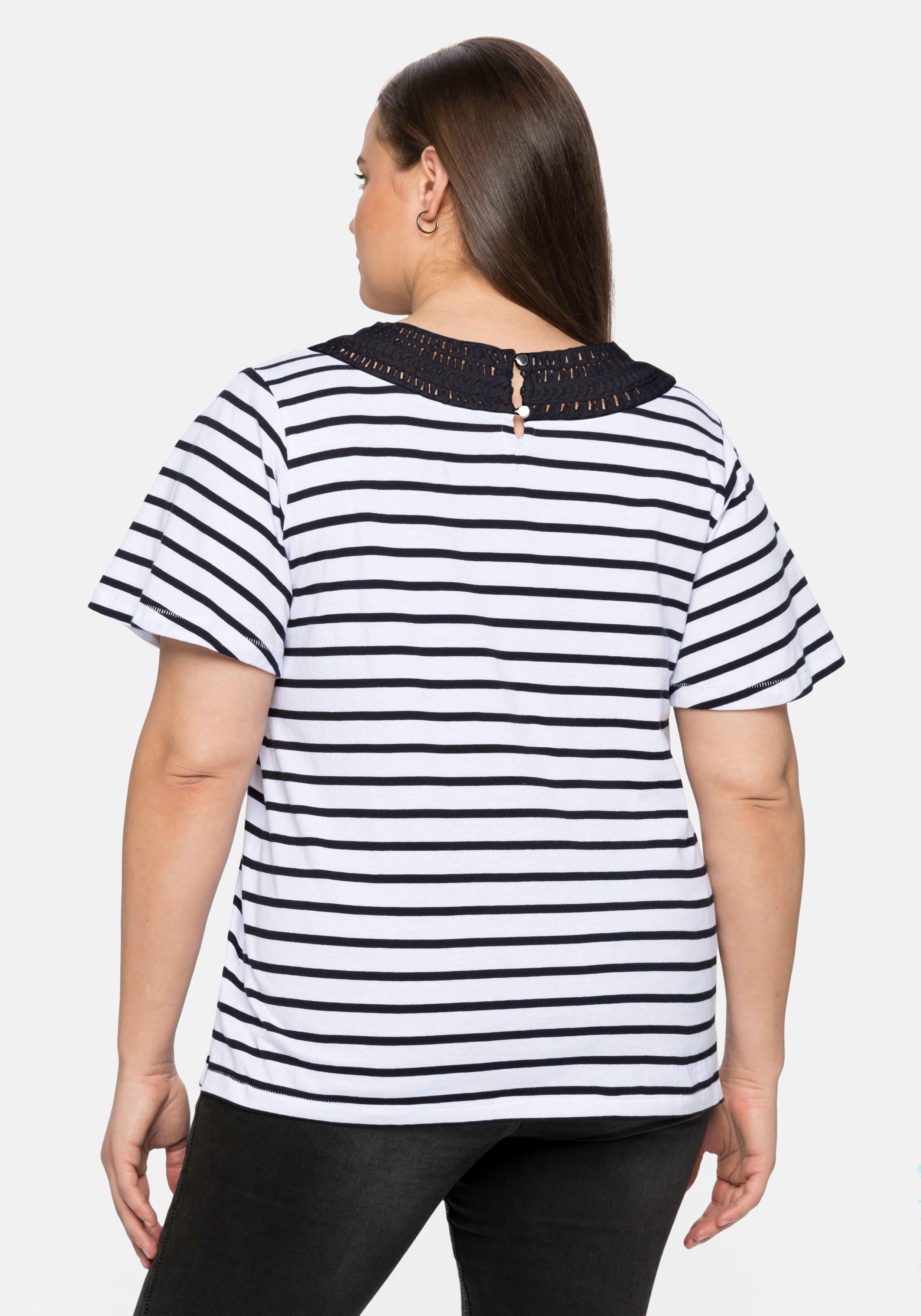 Ringelshirt mit breiter Spitze am Rundhalsausschnitt
