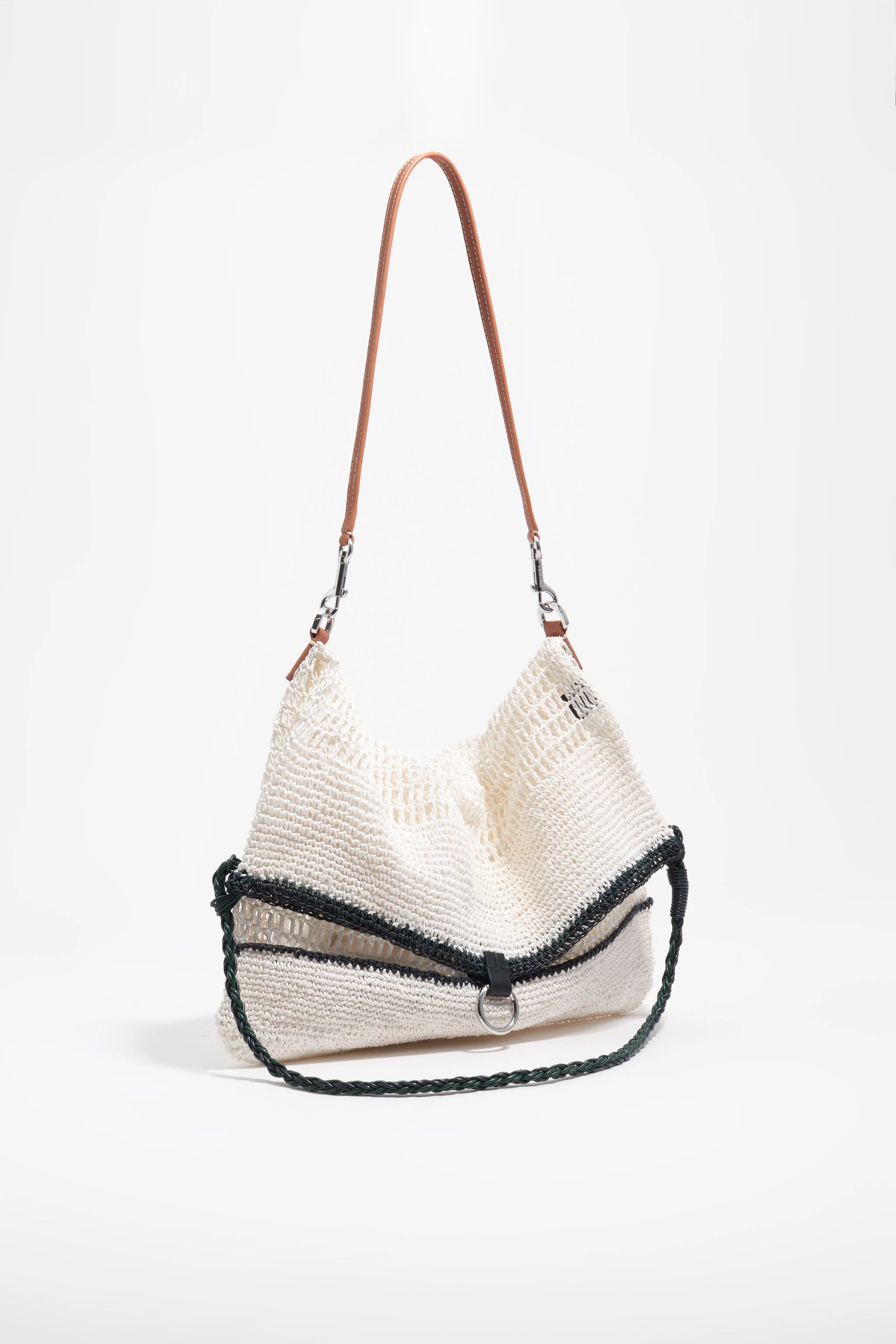 Bolsa de ombro média branca com efeito ráfia