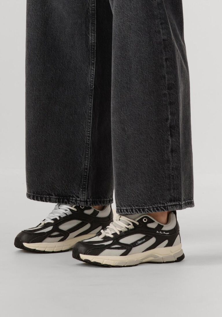 zwarte mercer amsterdam lage sneakers the re-run pineapple 2.0
