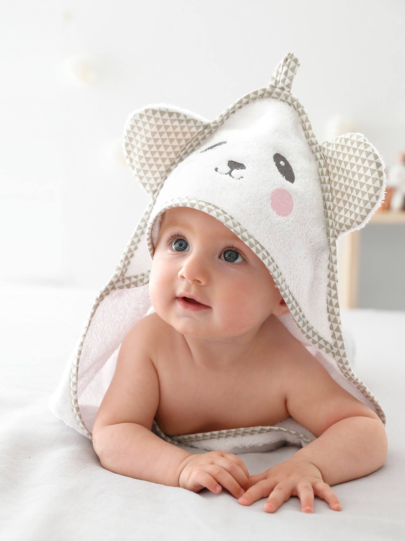 Roupão de banho com capuz bordado com animais, branco, para bebê.