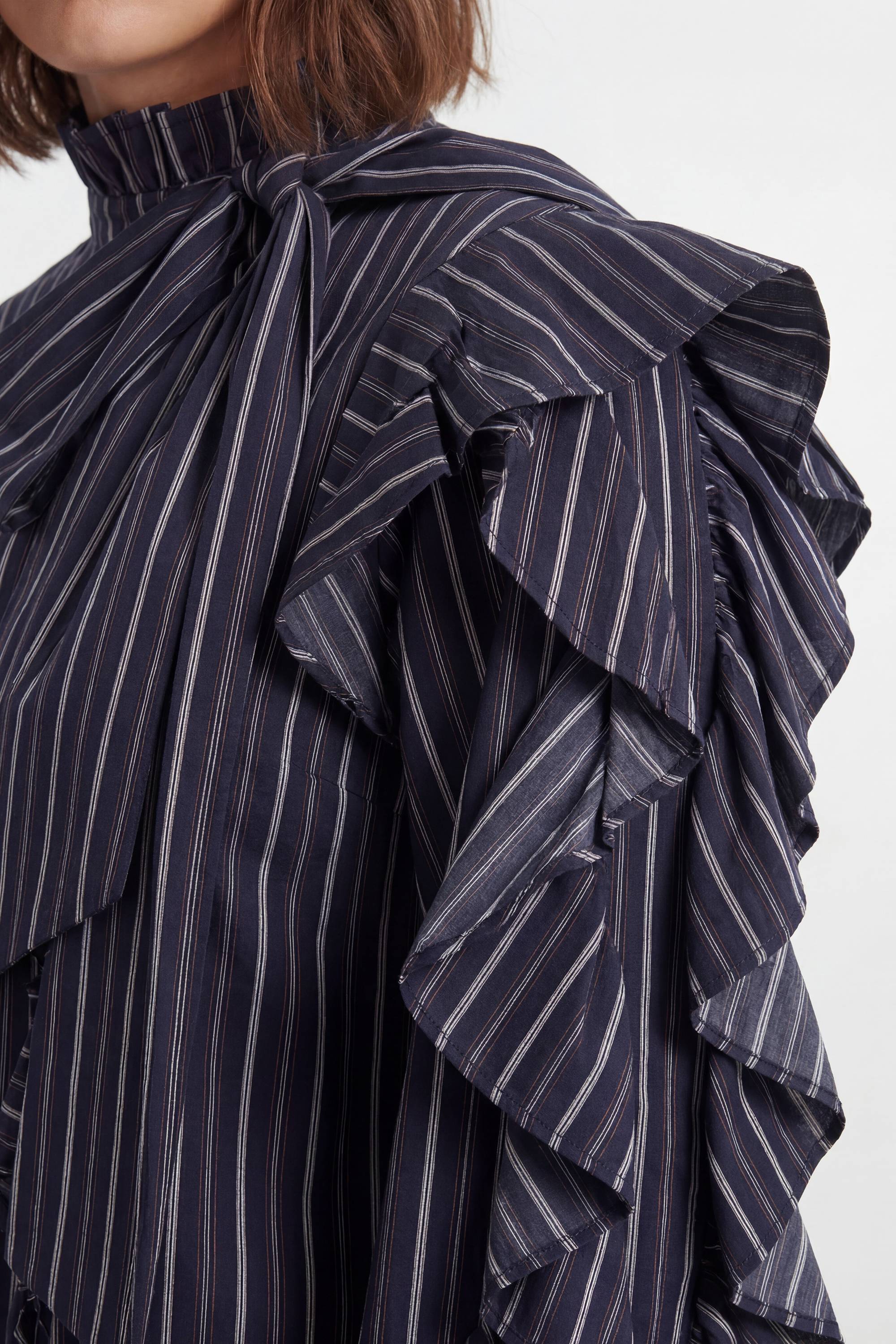 KarenMillen Chemisier À Rayures En Coton Avec Volants Et Nœud Lavallière