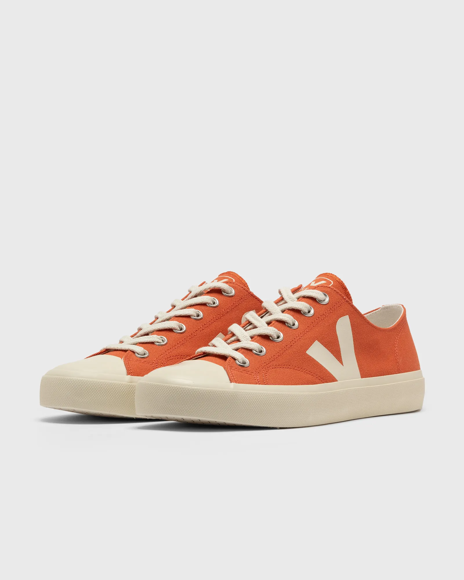 Veja WATA II LOW CANVAS