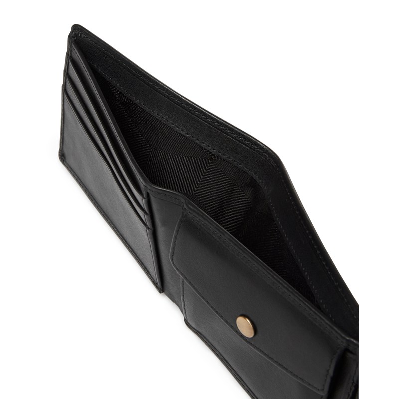 Saddler<br>Pung Hornavan