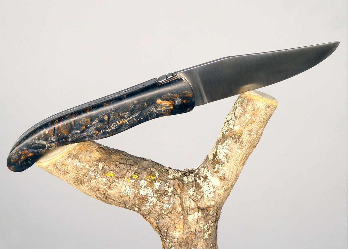 Couteau Laguiole de chasse avec un manche en Bois de bouleau teinté noir