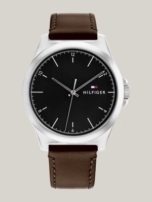 Relógio com mostrador preto e pulseira de couro marrom