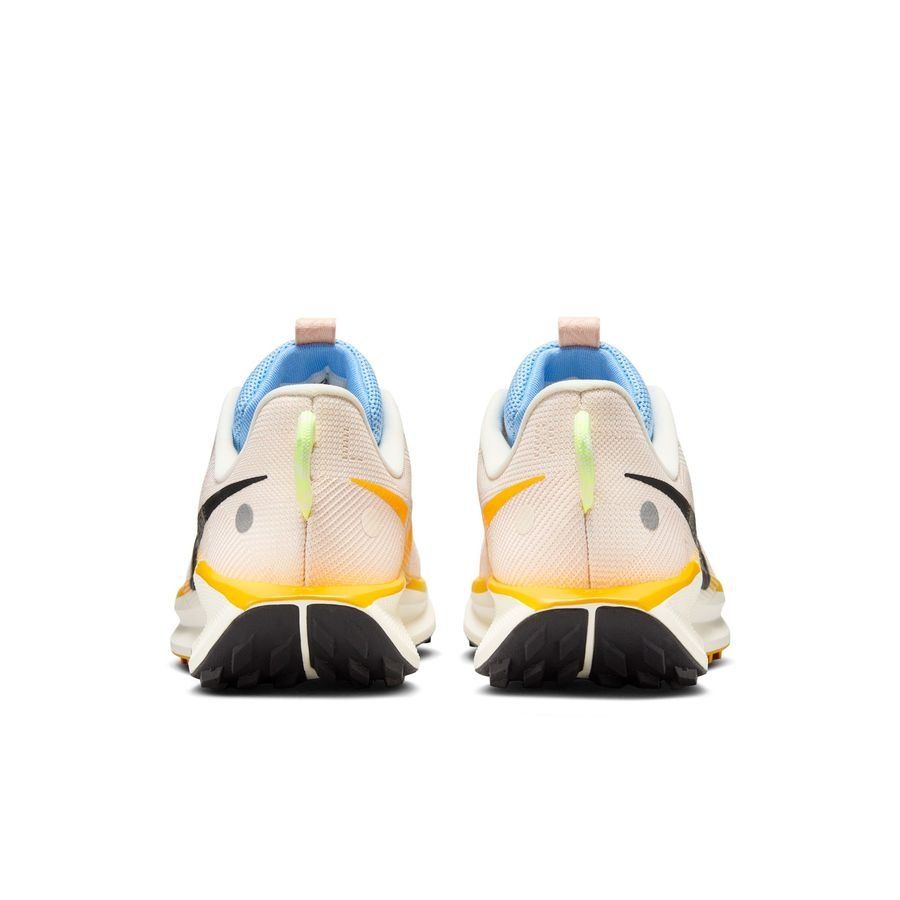 Nike Chaussures de Running Pegasus Trail 5 - Blanc/Noir/Rouge/Jaune Doré Femme