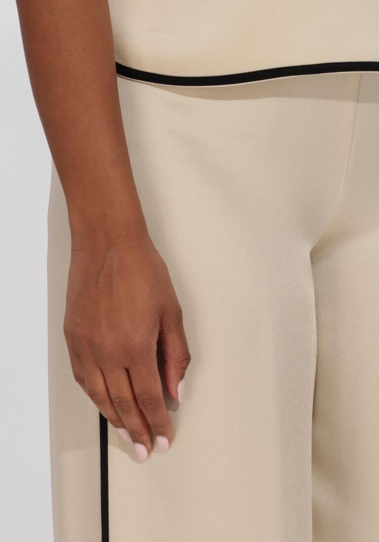 beige forte forte pantalon envers satin shiny cropped pants