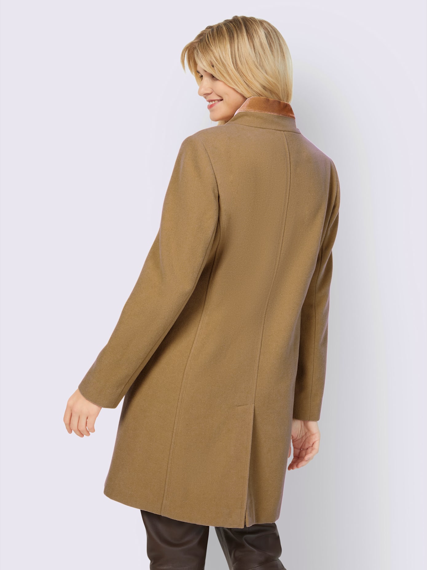 Manteau en laine col montant avec finition en velours ton sur ton