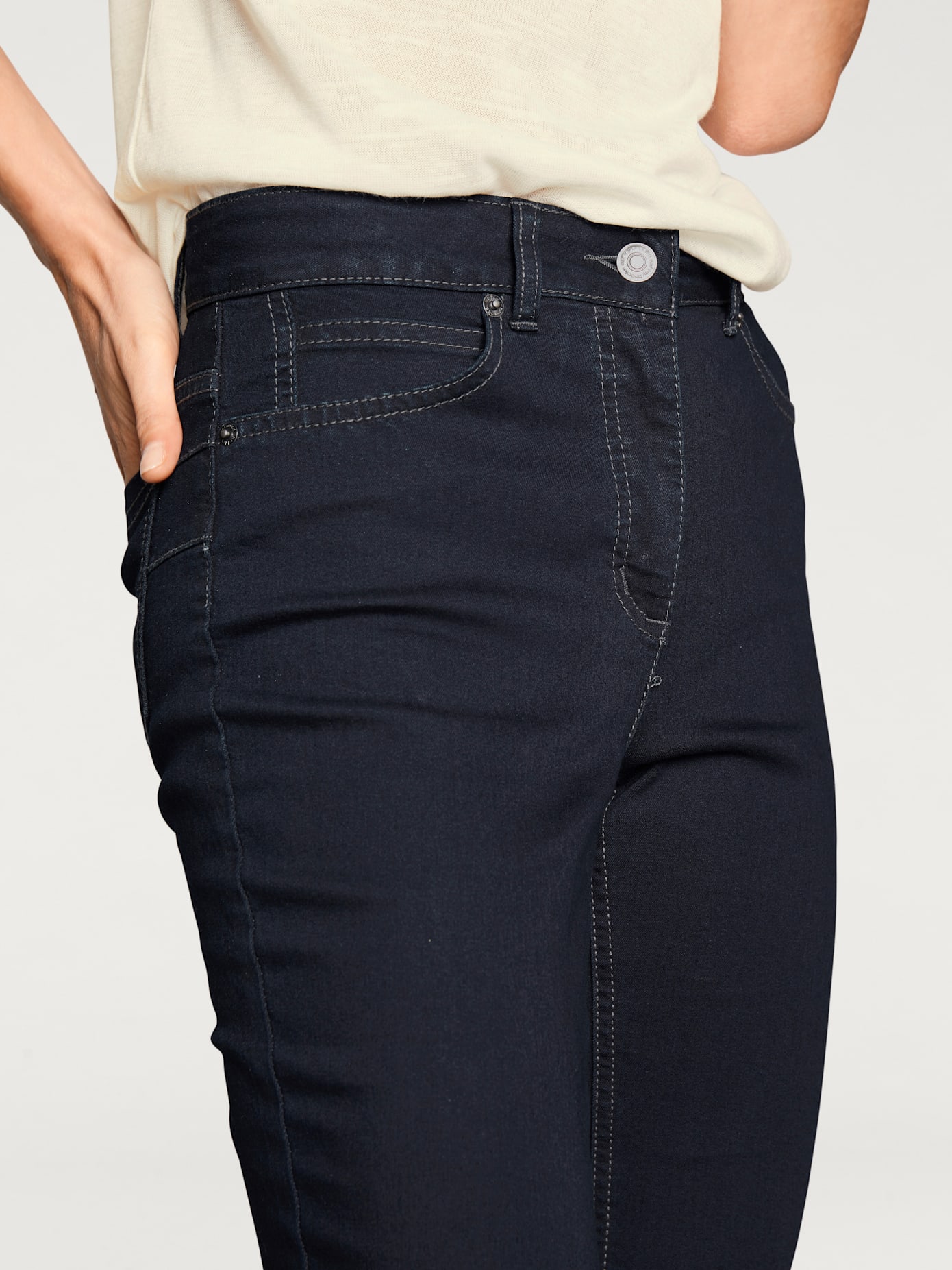 Jeans effet ventre plat coupe skinny tendance