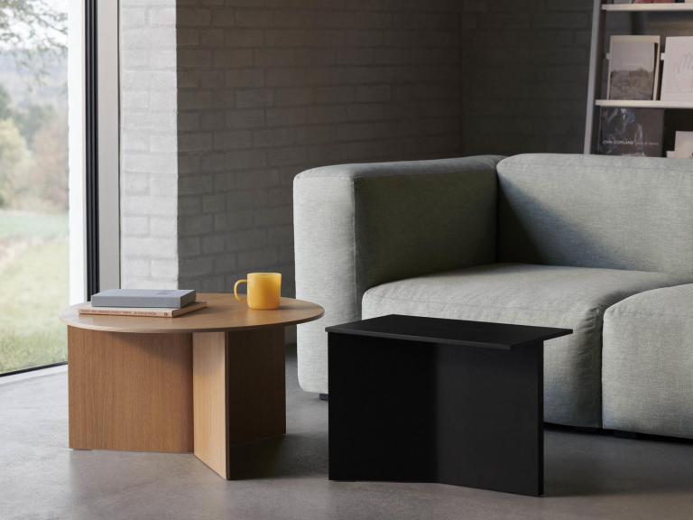 Hay Slit Wood bijzettafel 65 gelakt walnoot
