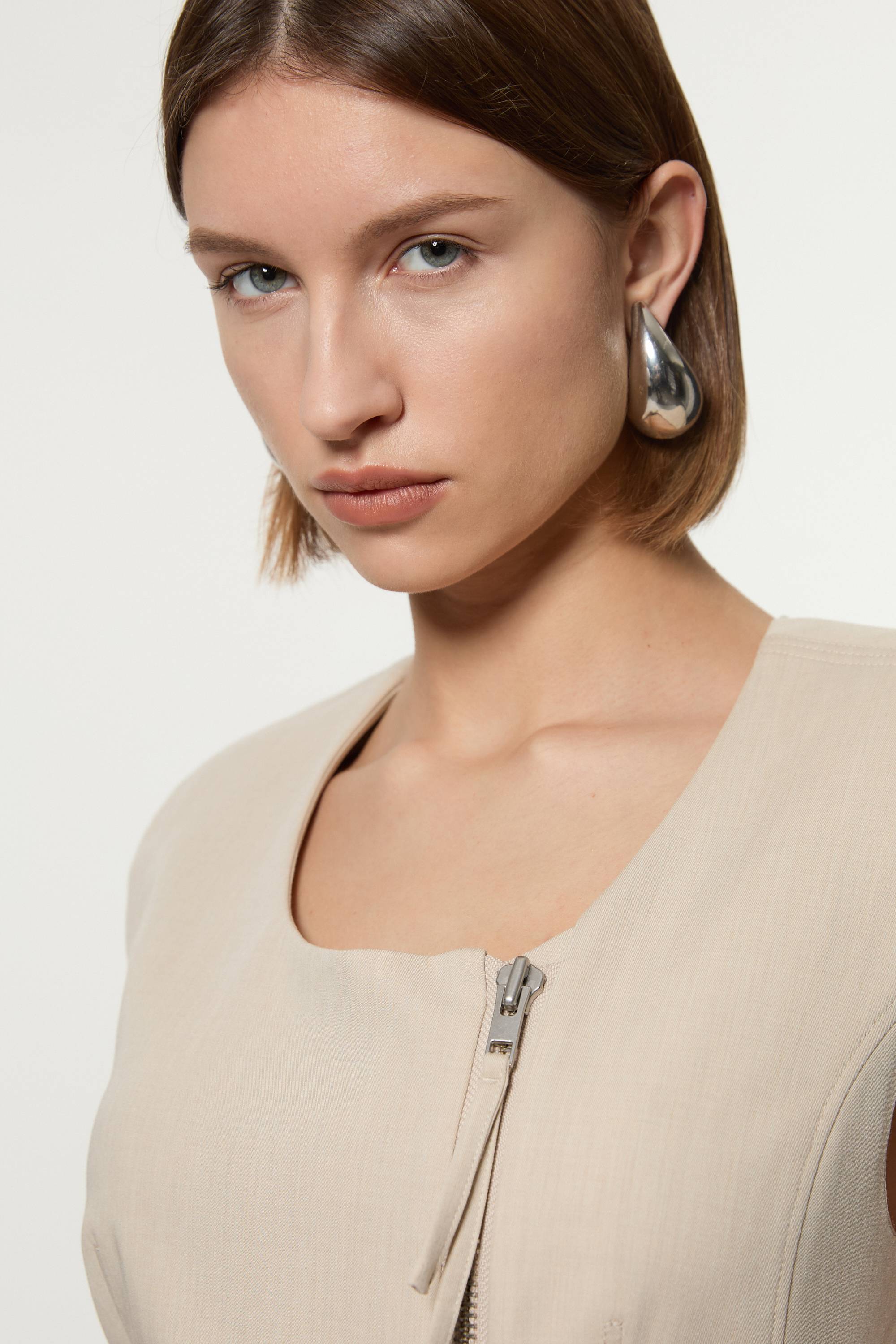 KarenMillen Gilet ajusté en viscose avec fermeture éclair et surpiqûres multiples