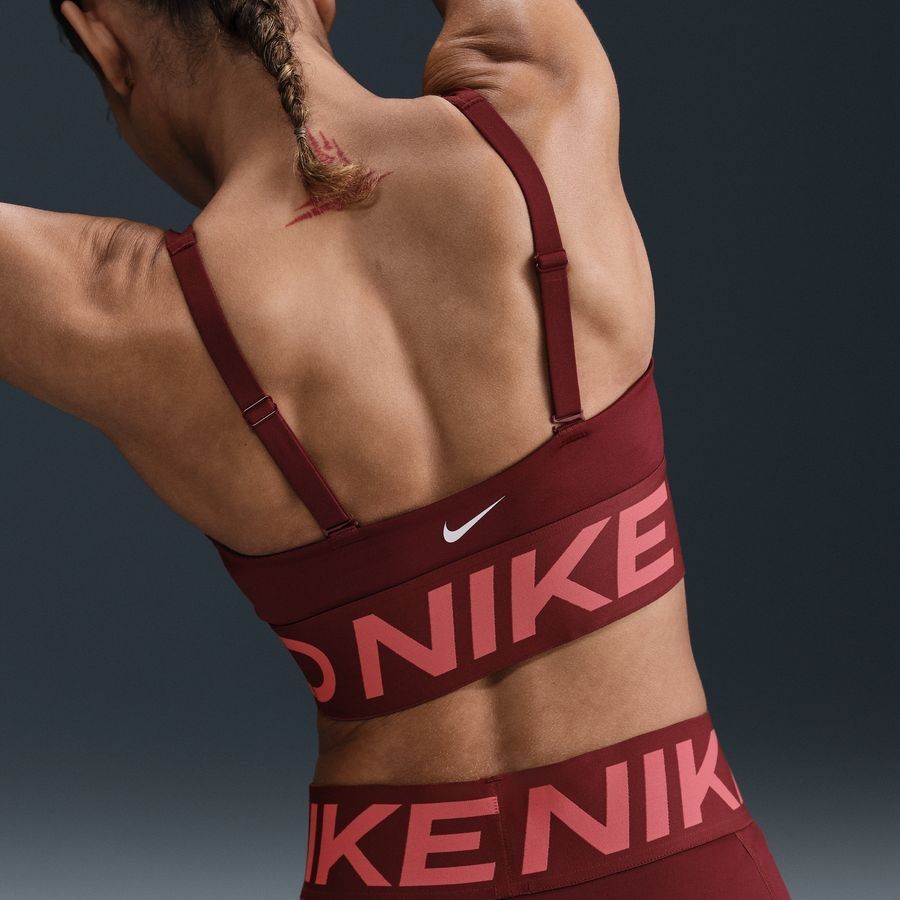 Nike Pro Indy Plunge
