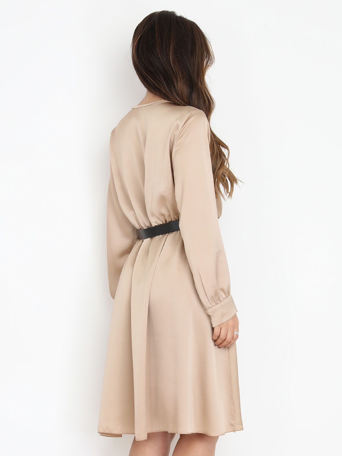 Robe satinée à ceinture en simili- Taupe