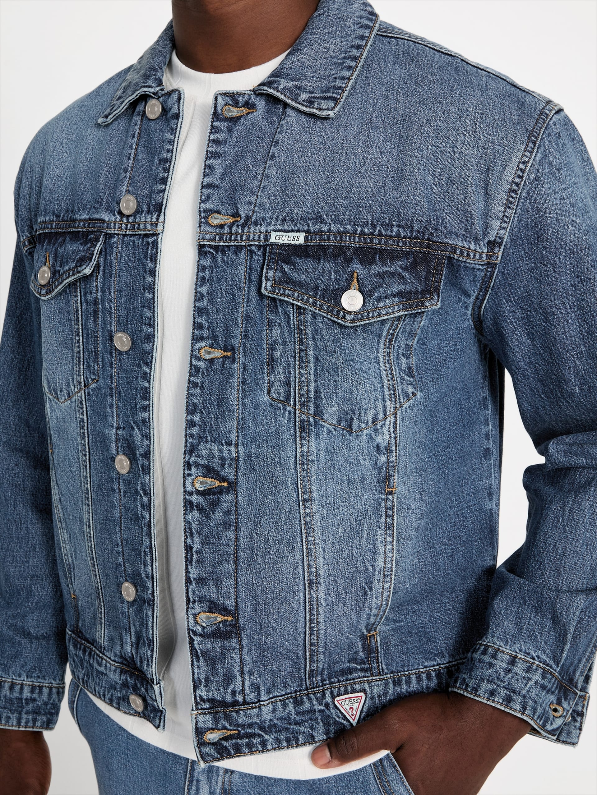 Jaqueta jeans estilo caminhoneiro com modelagem relaxada