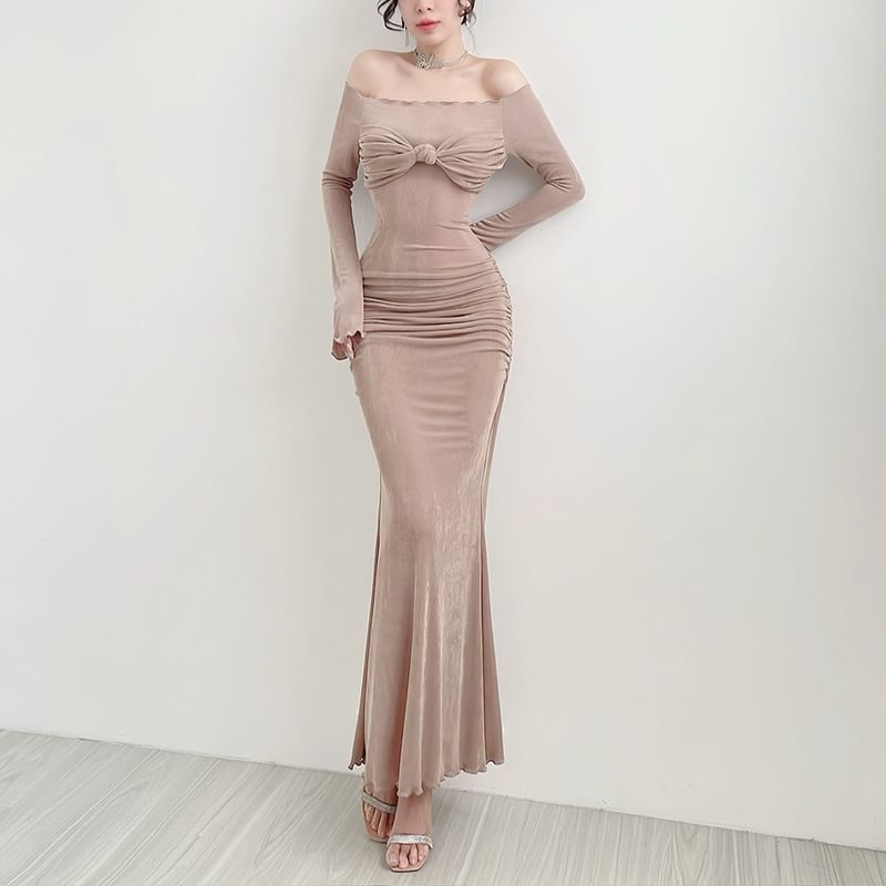 Alizio - Lange mouw off-shoulder effen geknoopte slim-fit maxi bodycon-jurk
