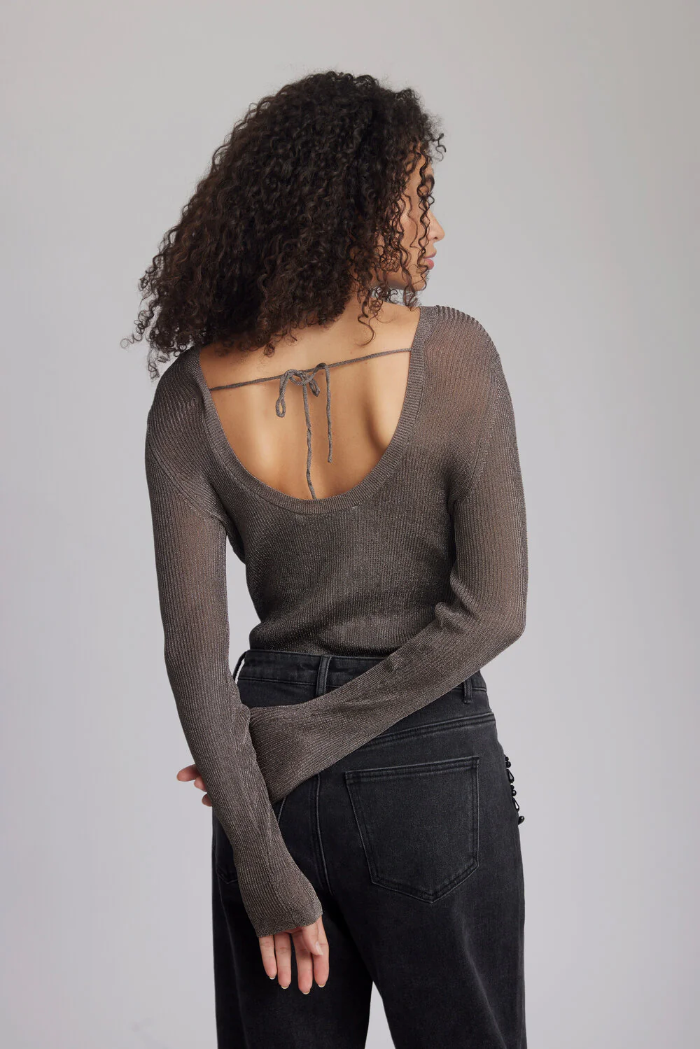GESTUZ  Silvi ls bluse med dyb ryg - Warm grey metallic