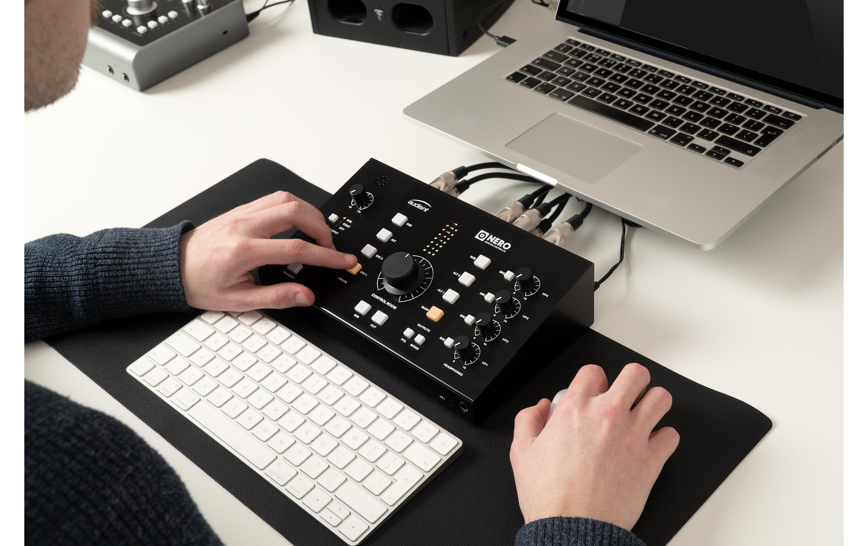 Monitorcontroller NERO<br>Monitorcontroller im Desktopformat