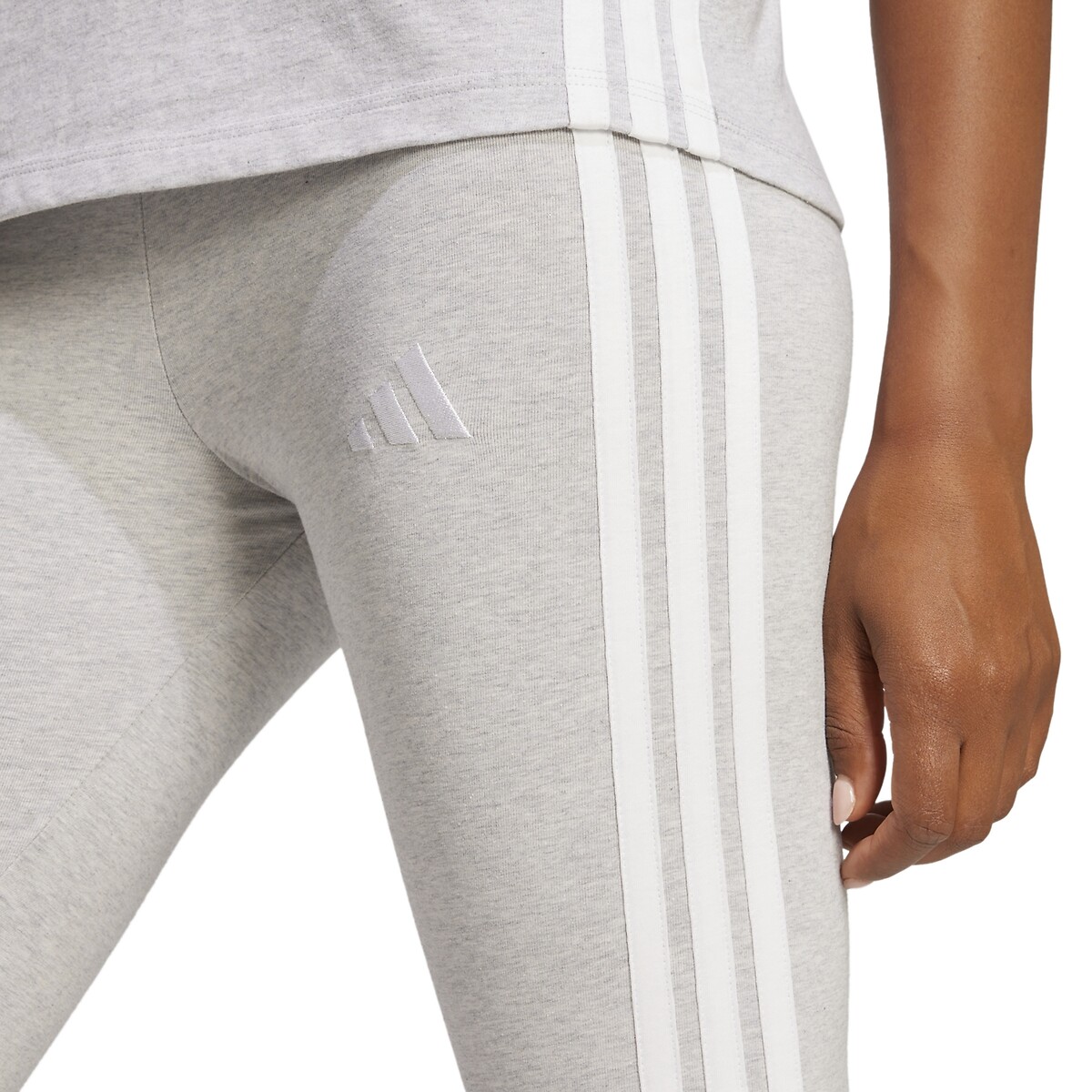 ADIDAS ROUPAS ESPORTIVAS<br>Leggings Essenciais com 3 Listras