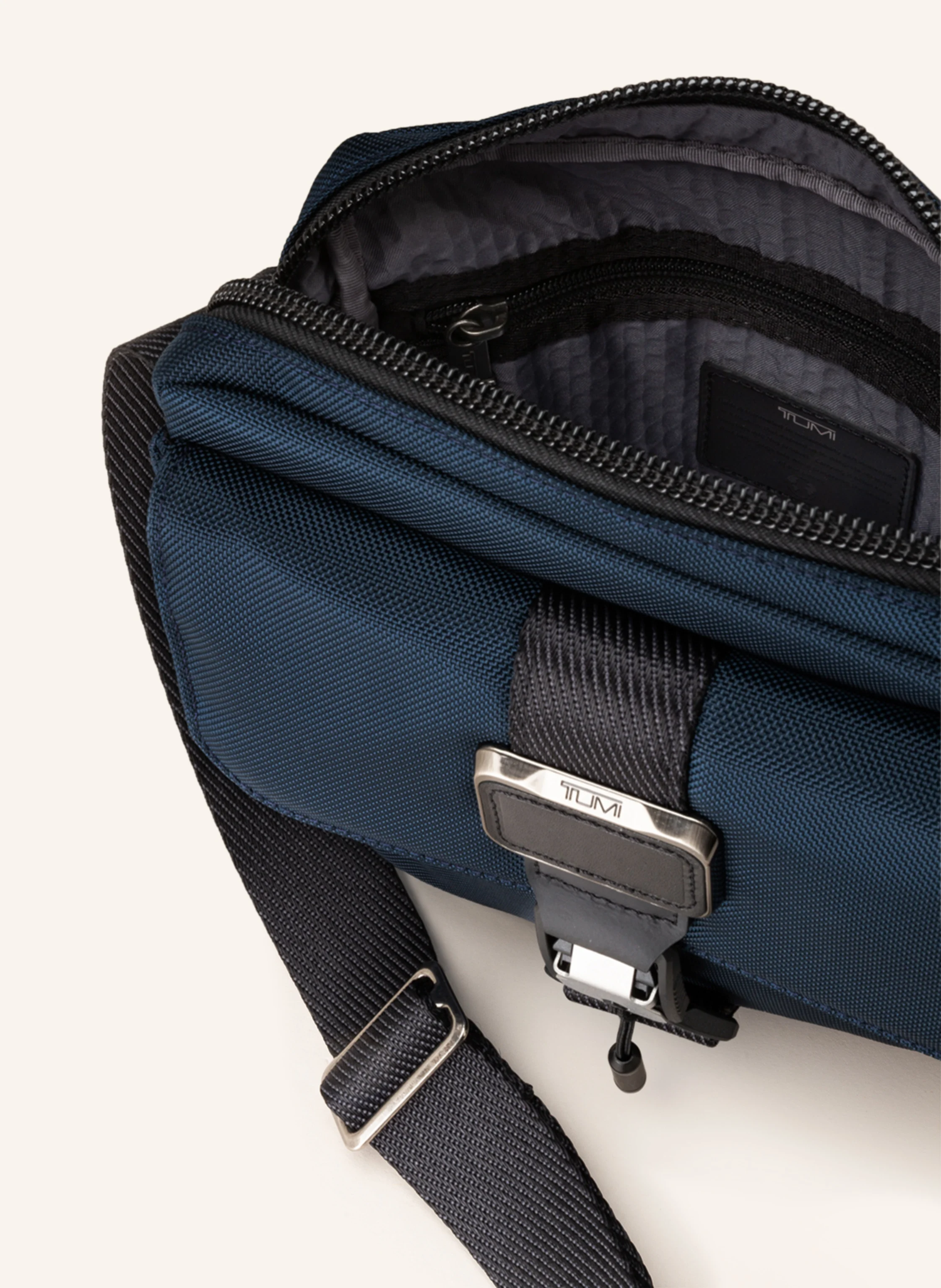 TUMI ALPHA BRAVO Umhängetasche JUNIOR