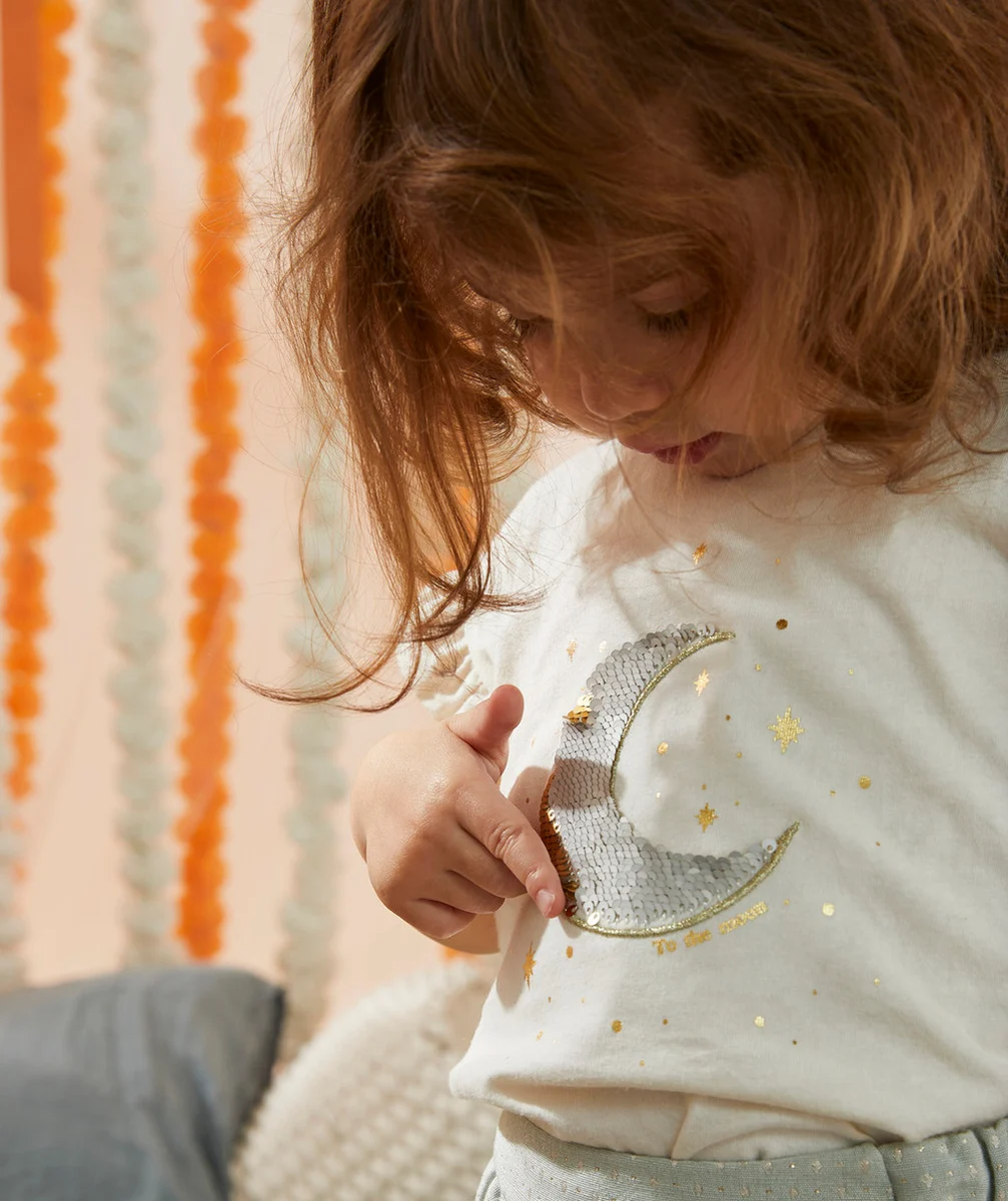 T-SHIRT ÉCRU BÉBÉ FILLE EN COTON BIOLOGIQUE AVEC LUNE À SEQUINS