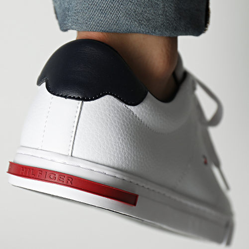 Baskets Essential Leather Detail 4047 White