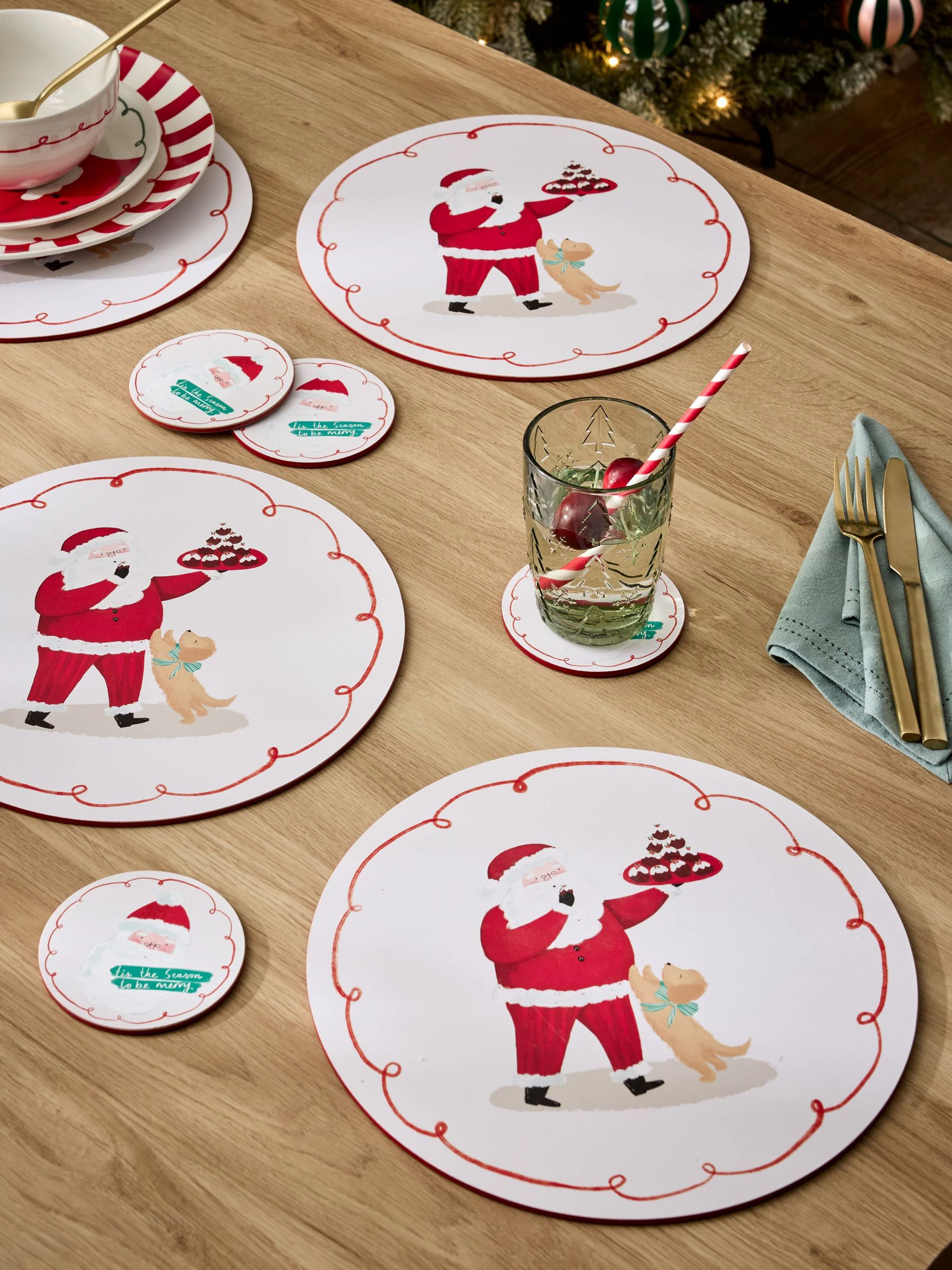 Set van 4 kerstplacemats en -onderzetters met kurken achterkant met kerstman