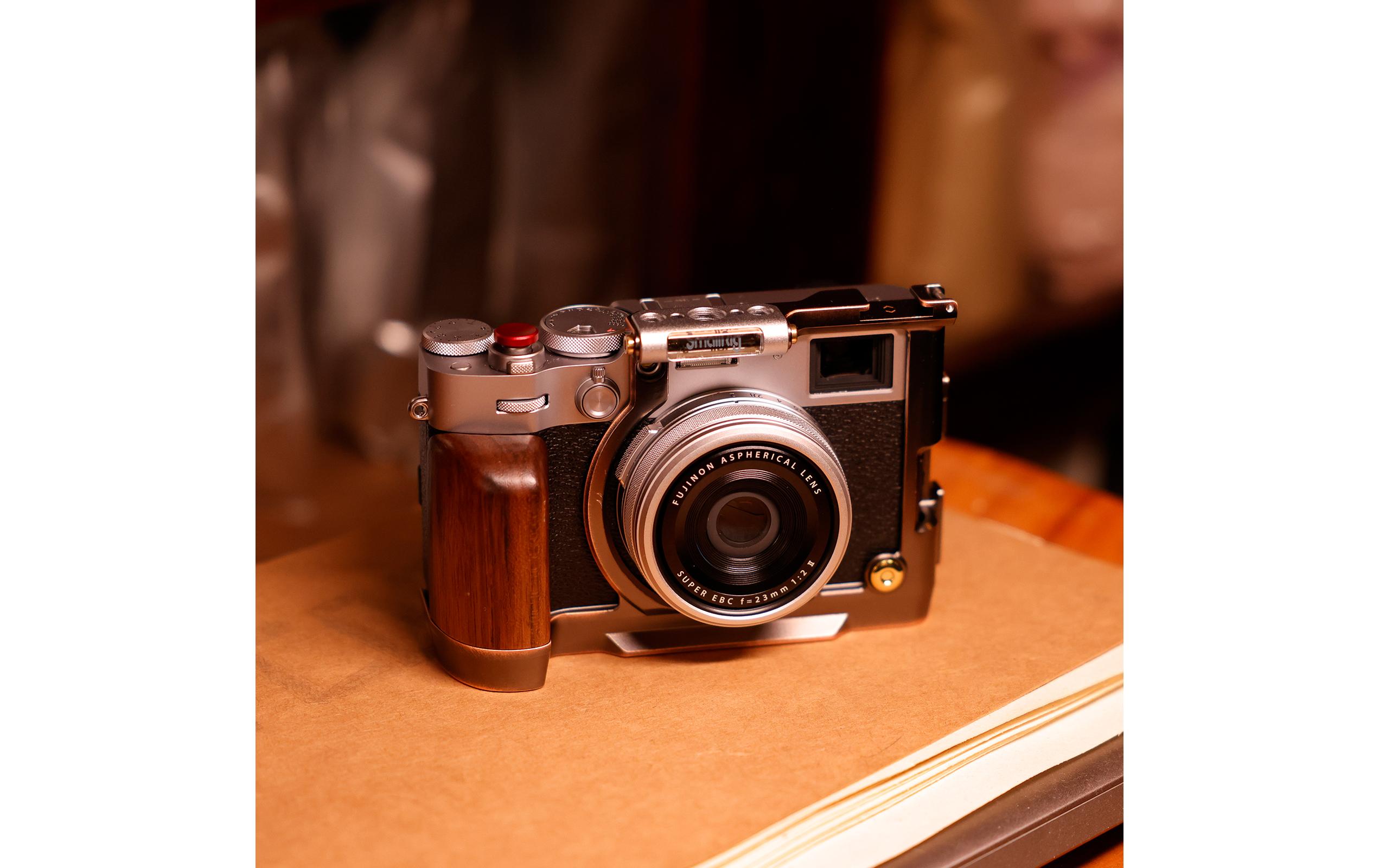 Cage «Retro» für FUJIFILM X100VI<br>Bietet eine schützende Panzerung und verbessert die Funktionalität der Kamera