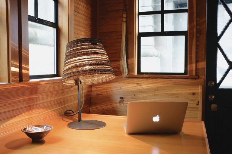 Graypants Scraplights Tilt tafellamp naturel