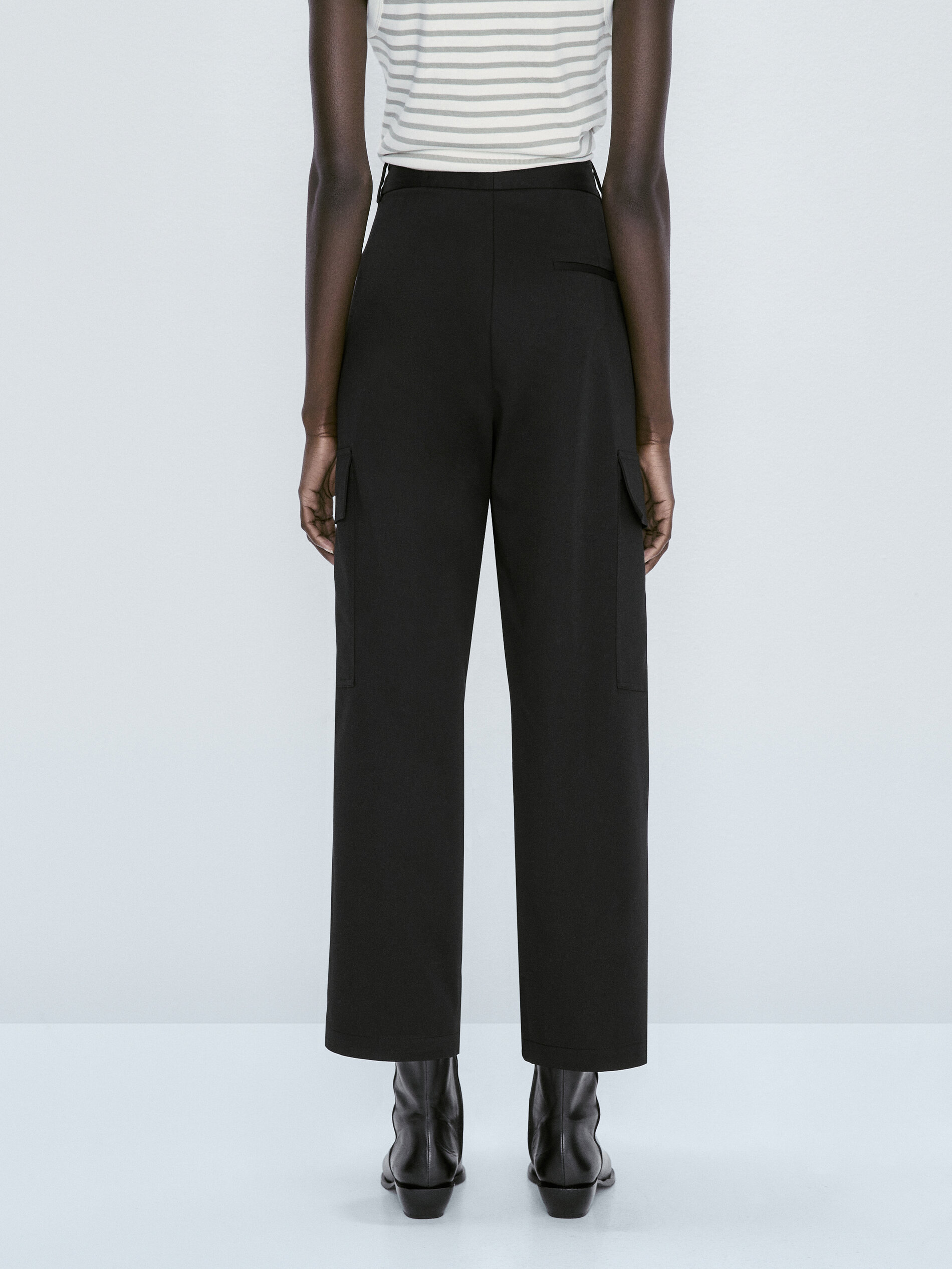 Calça cargo preta com pregas - PRETA