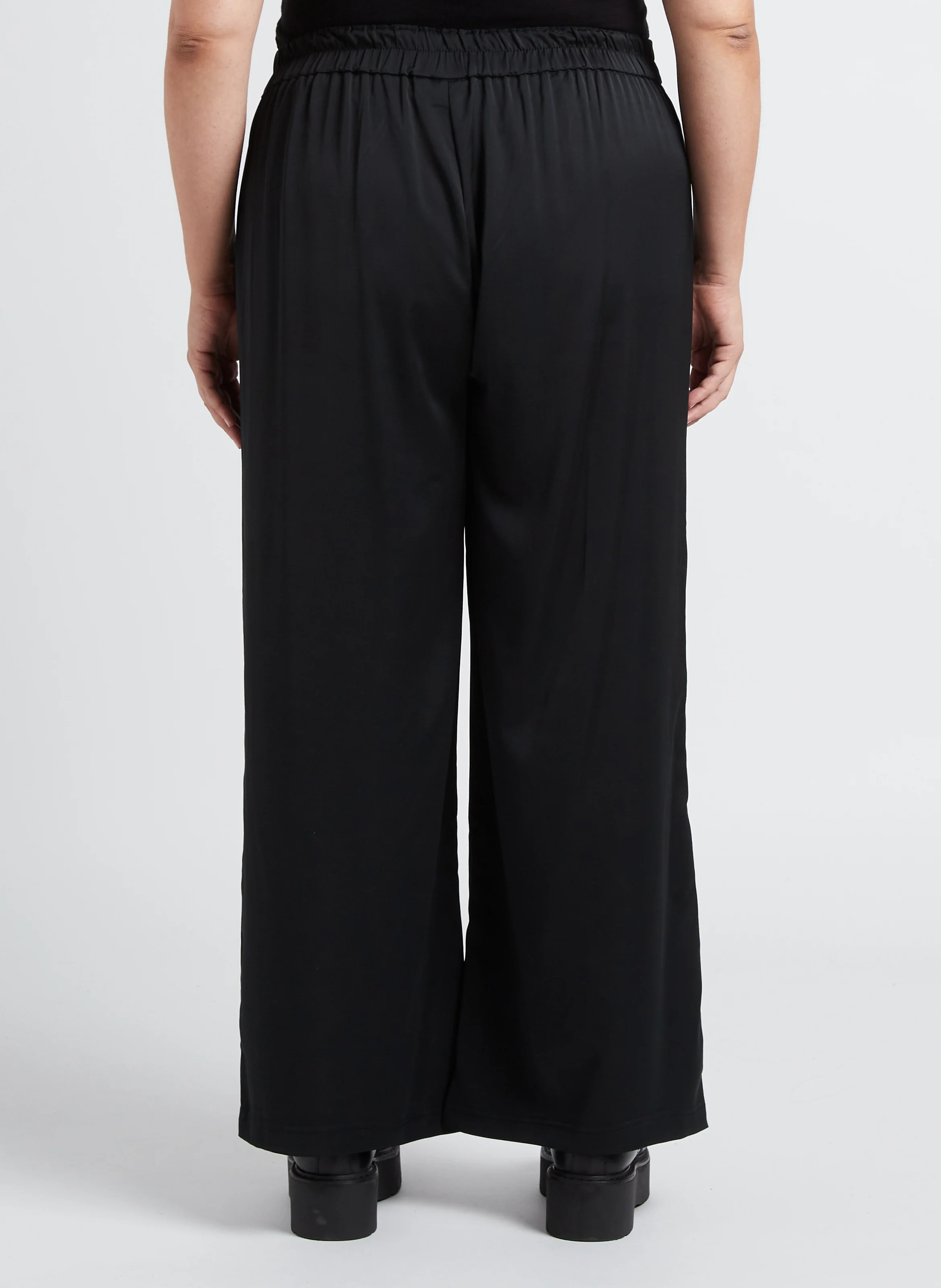 KAY - Pantalon droit taille haute en satin | Noir