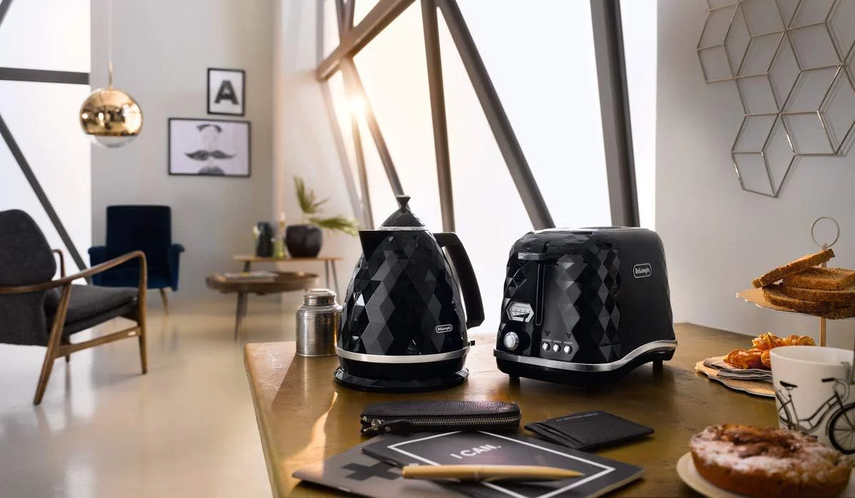 bouilloire électrique de 1,7L sans fil 2000W noir Delonghi