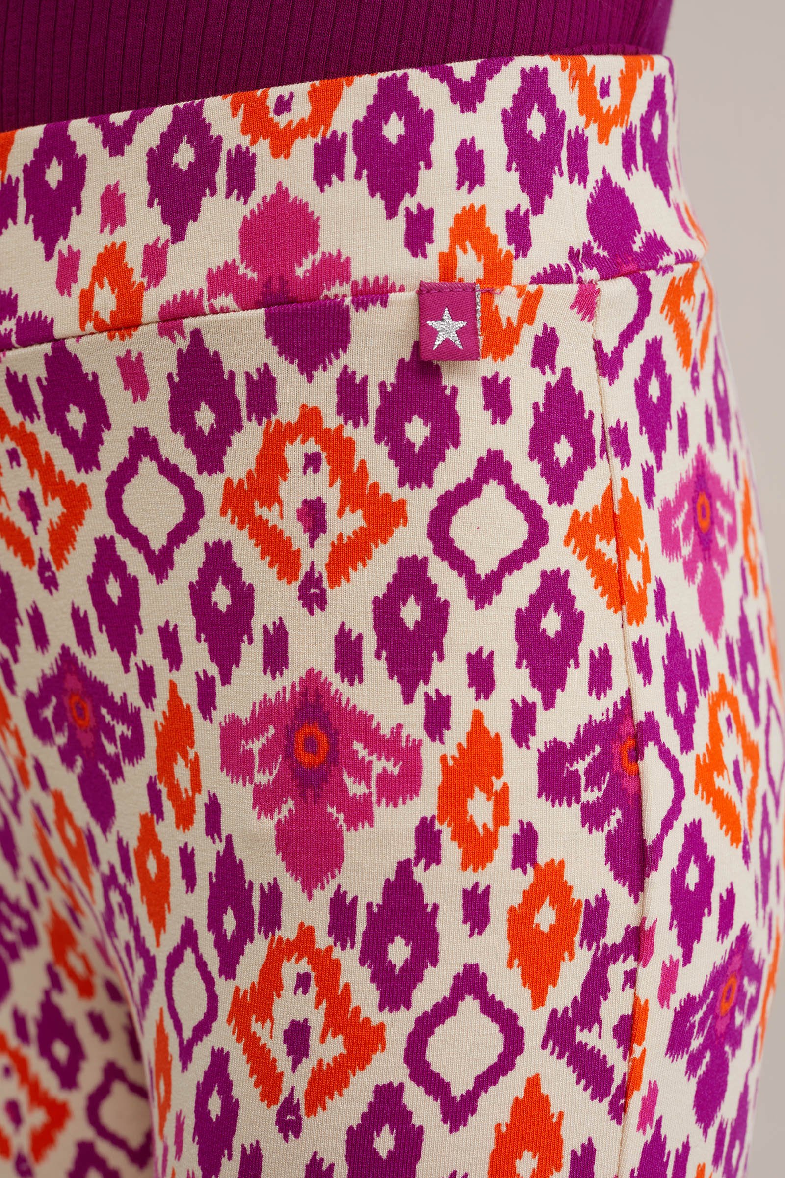 Meisjes flared legging met dessin WE Fashion Gebroken wit