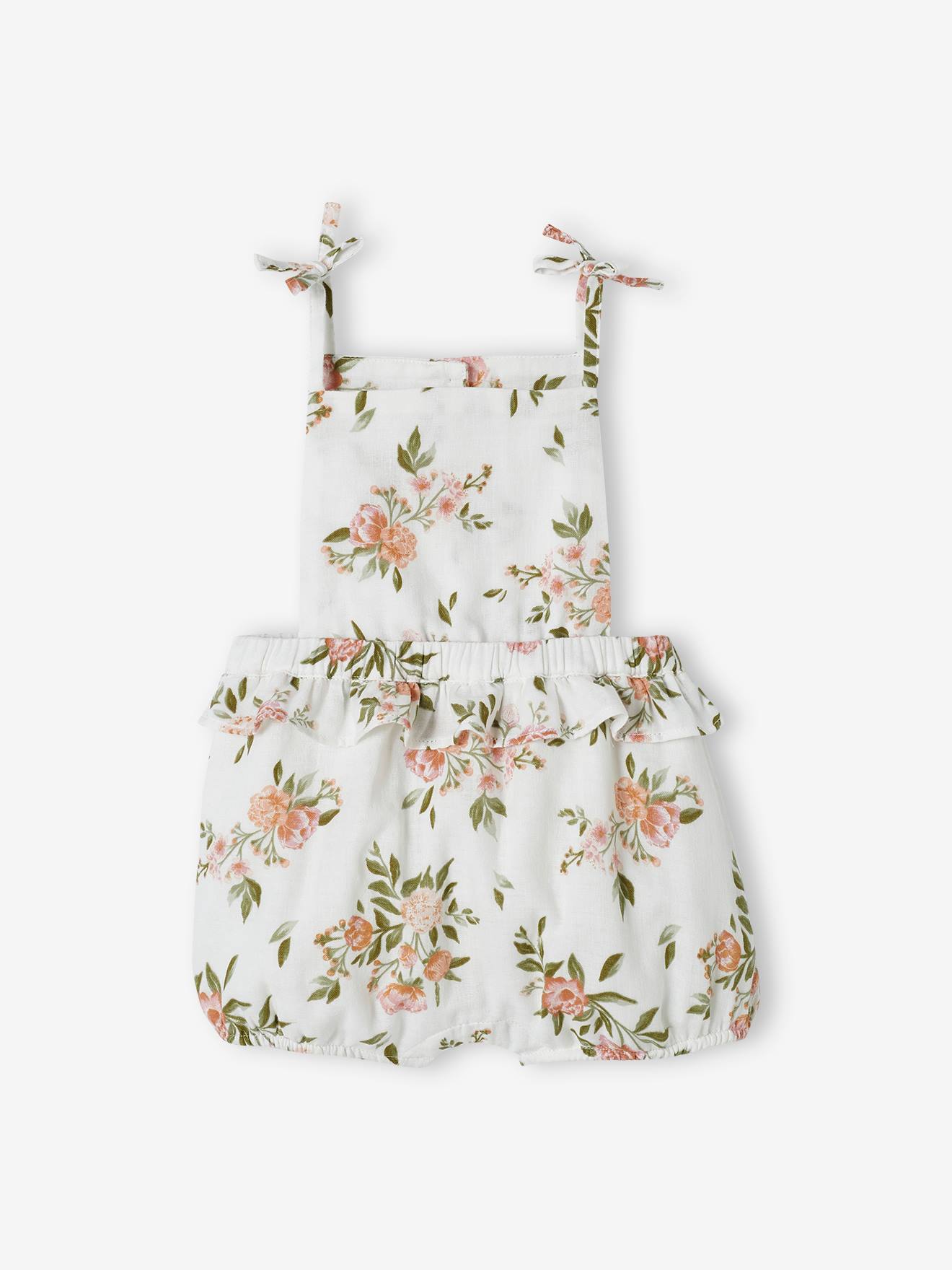 Macacão branco para bebê com estampa floral e suspensórios.