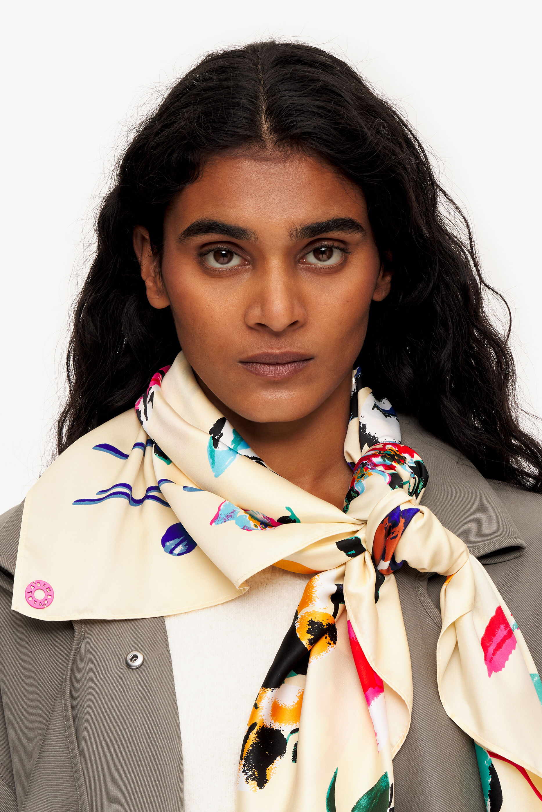 lenço floral creme