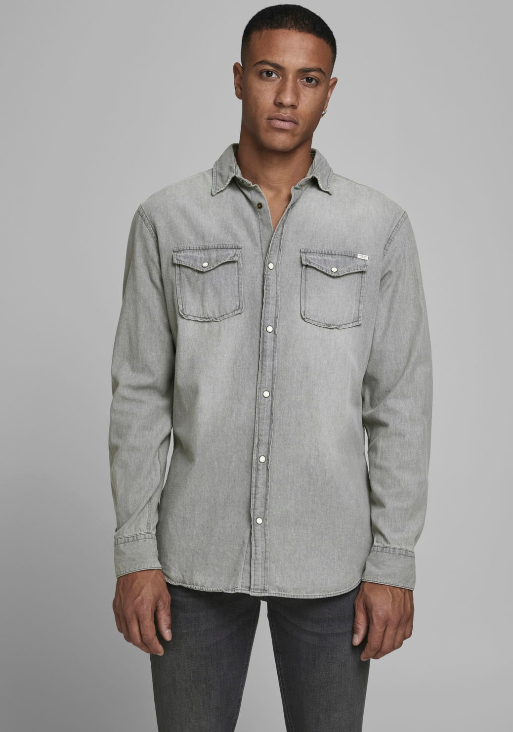 Jack & Jones Jeanshemd »JJESHERIDAN im Workwear-Stil mit robuster Baumwollqualität« unifarben, modisch, slim fit, Baumwolle, Hemdkragen