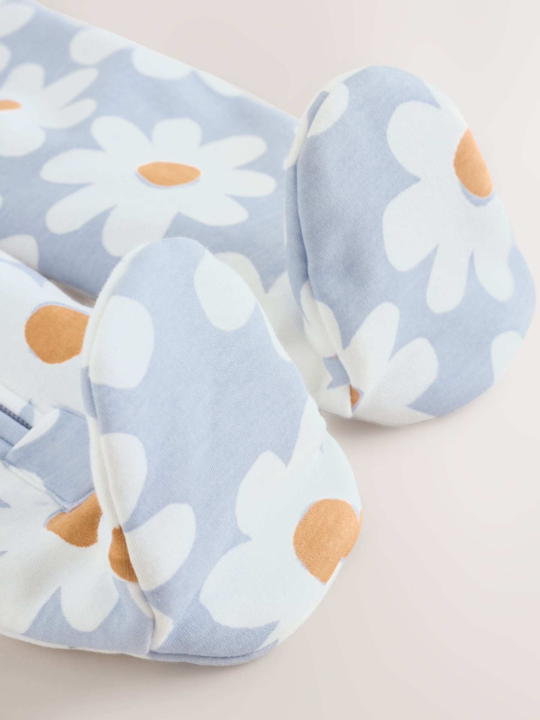 Blauw met bloemen - 2.5 TOG gewatteerde babypyjama