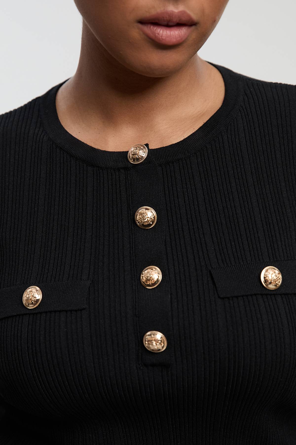 KarenMillen Haut en Maille Côtelée Manches Longues Grande Taille avec Finitions Militaires