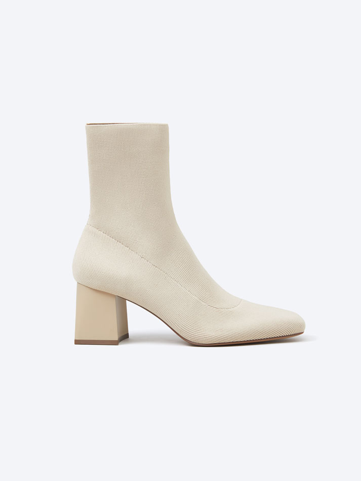 Botas de cano curto com salto meia - Natural
