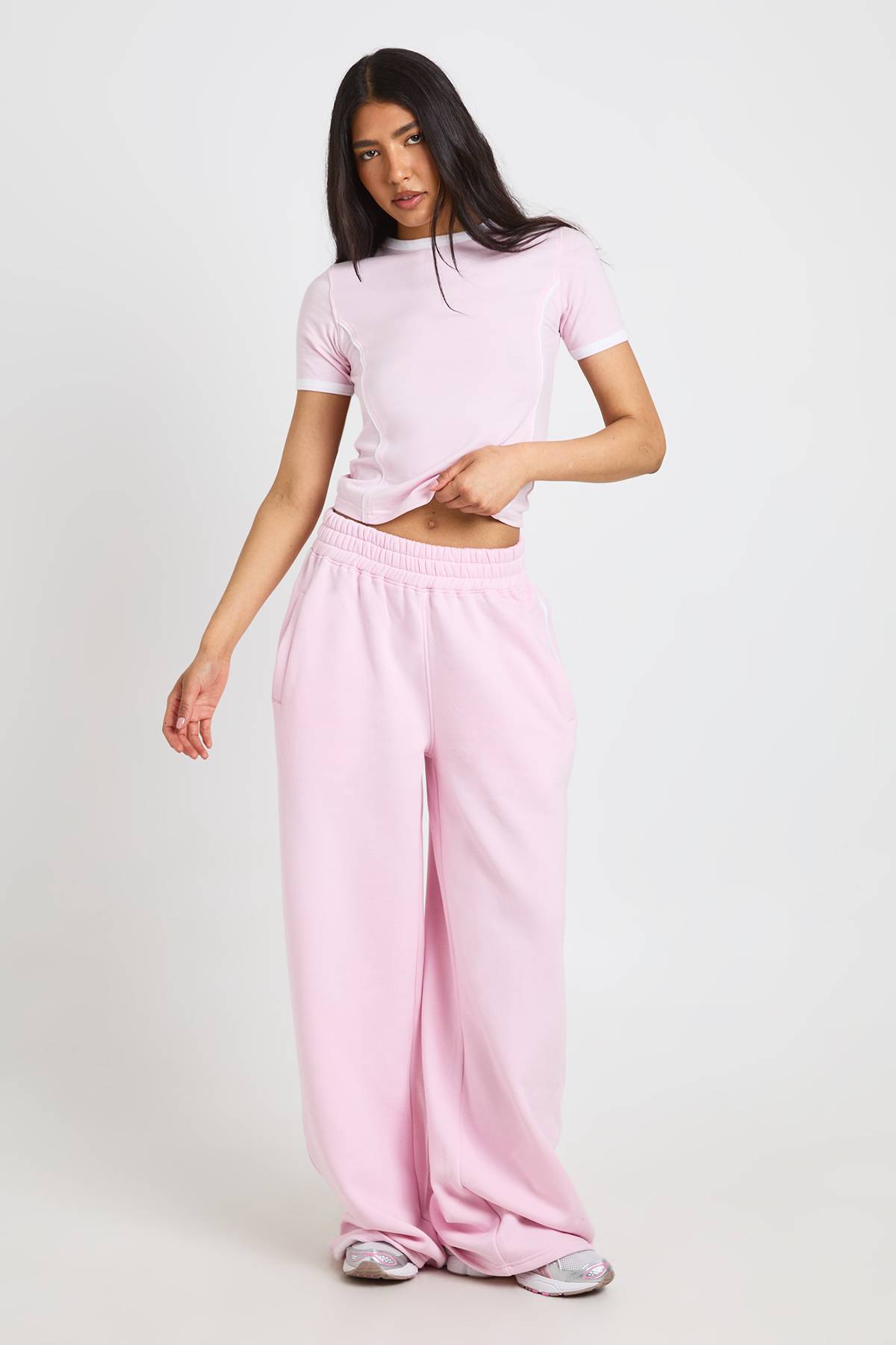 boohoo Ensemble T-shirt À Détails Passepoilés Et Jogger Jambe Droite Pour Femmes Grandes Tailles