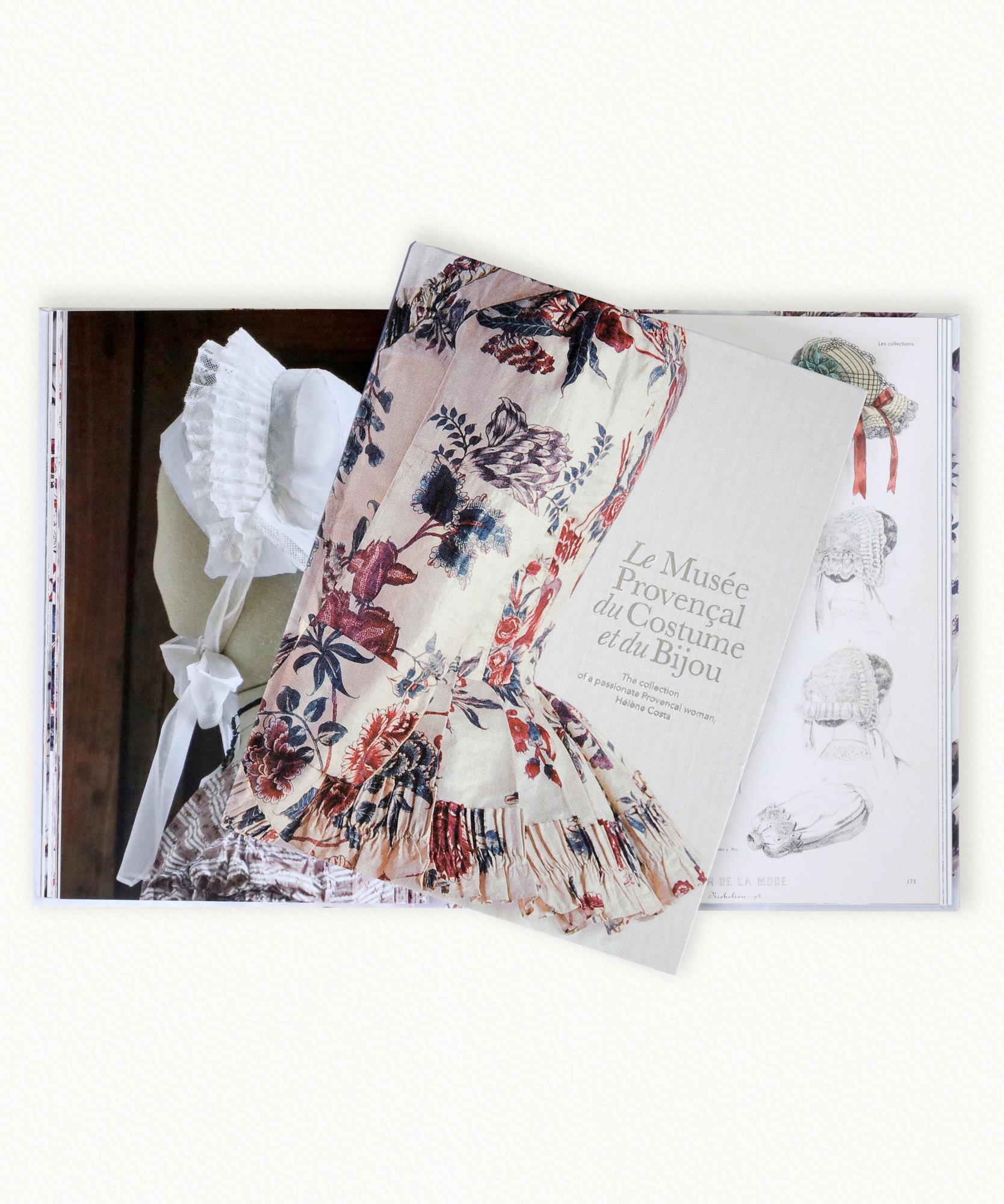 Musée Provençal du Costume et du Bijou  Version anglaise - 224 pages