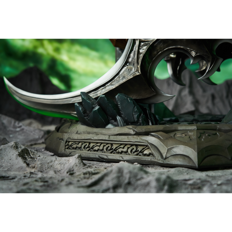 World of Warcraft- Warglaive of Azzinoth Single Replica Scale 1/1Bundle With Mount