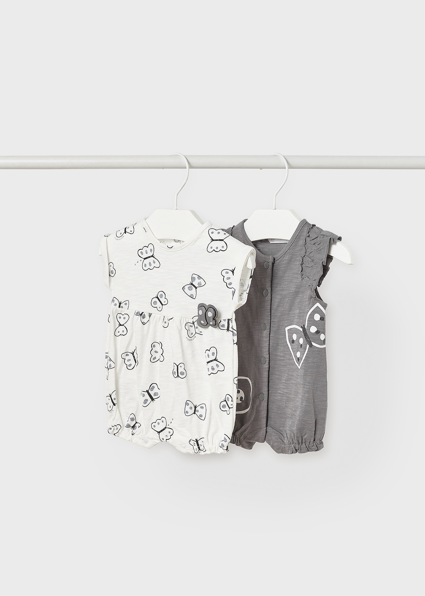 Conjunto de 2 pijamas curtos de algodão sustentável para recém-nascidos.