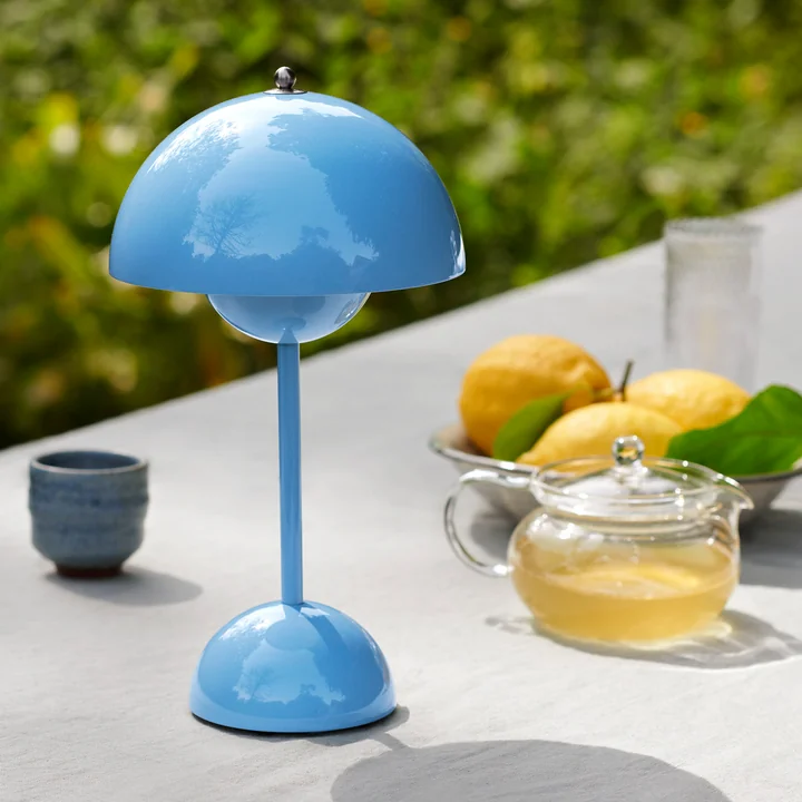 &Tradition - Flowerpot Akku Tischleuchte VP9 mit magnetischem Ladekabel, glänzend, dunkle pflaume