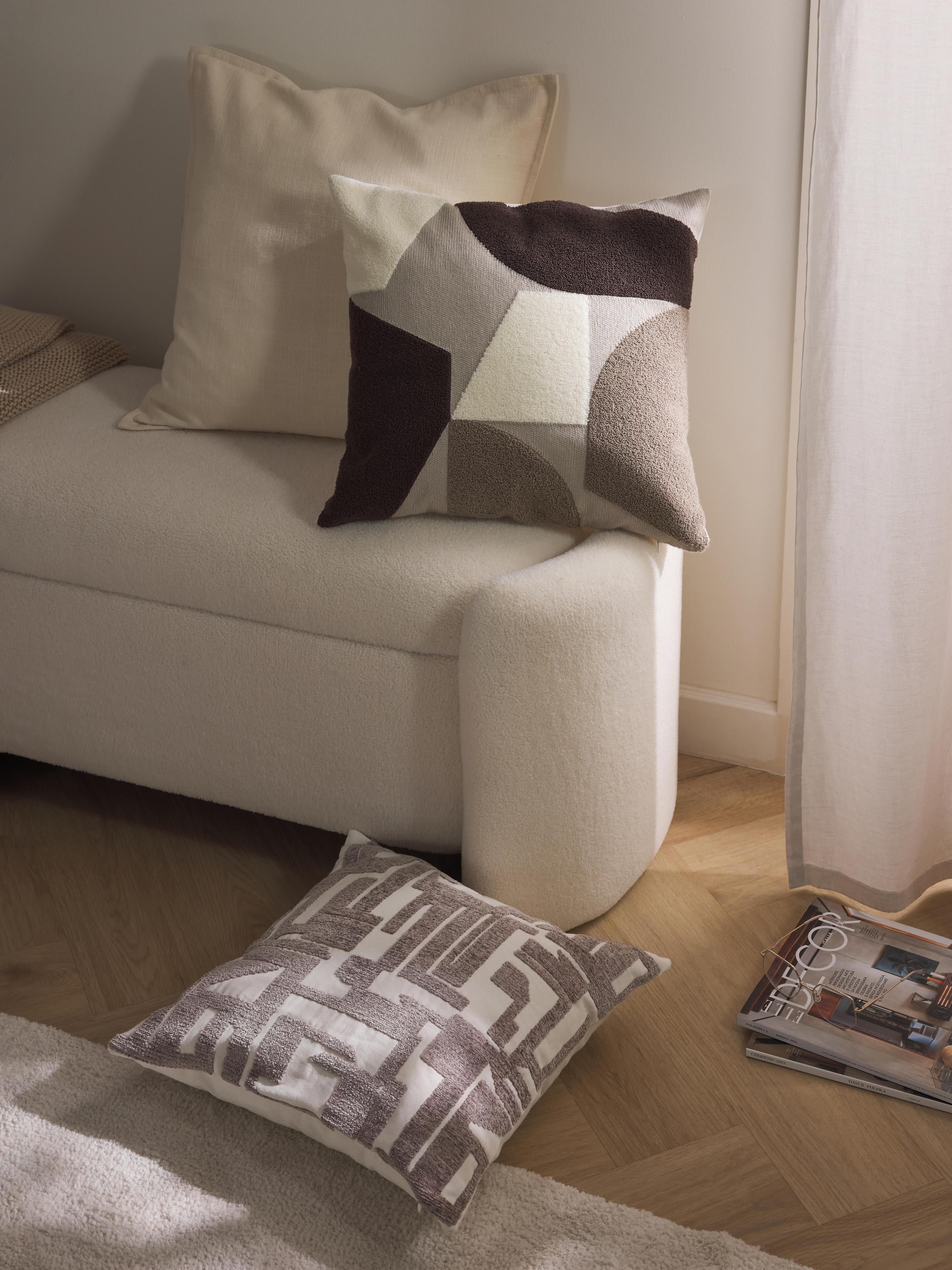 Katoenen kussenhoes Nomi met abstracte decoratie
