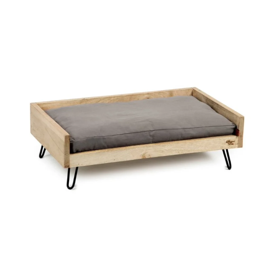 Cama de madeira para cães, desenhada por Lotte Turana.