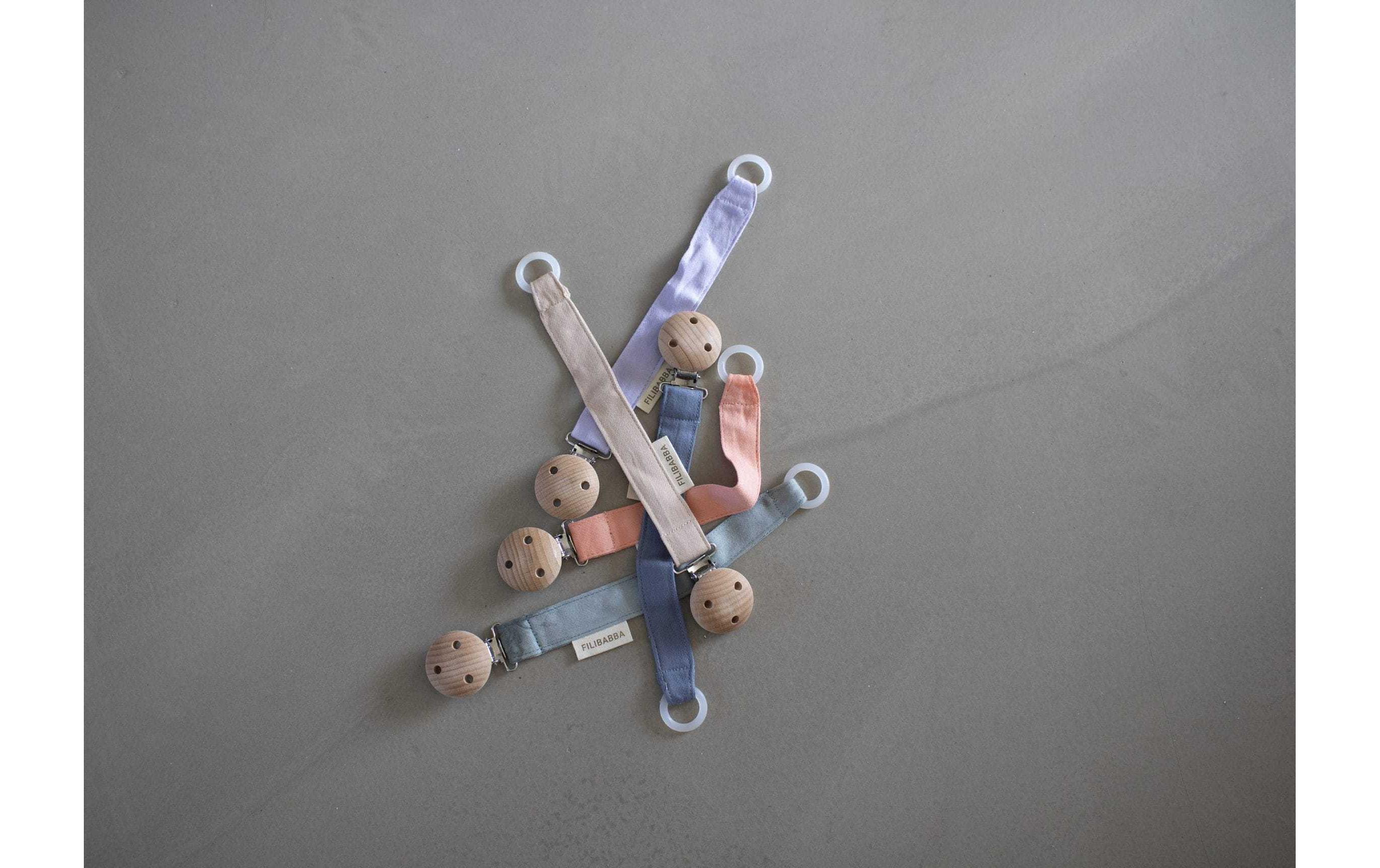 Nuggikette Muddley BlueFeine und praktische Schnullerkette
